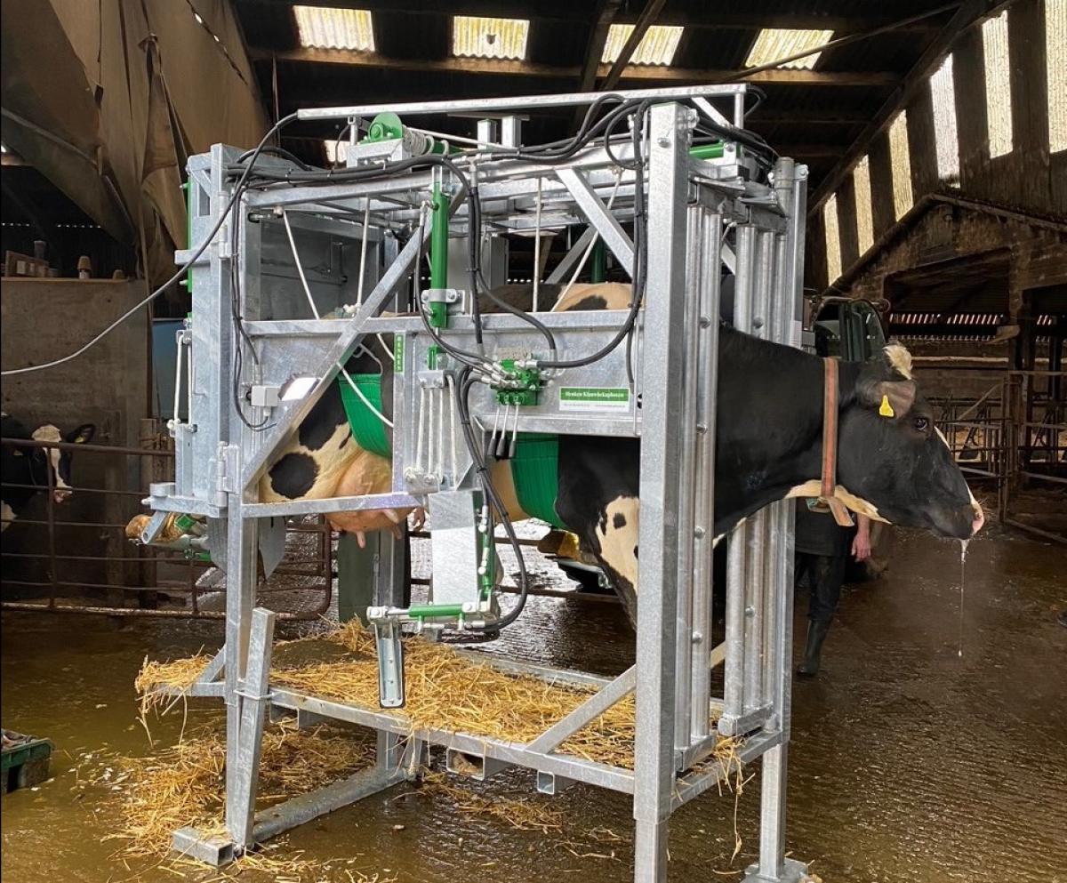 Porte avant réglable en largeur